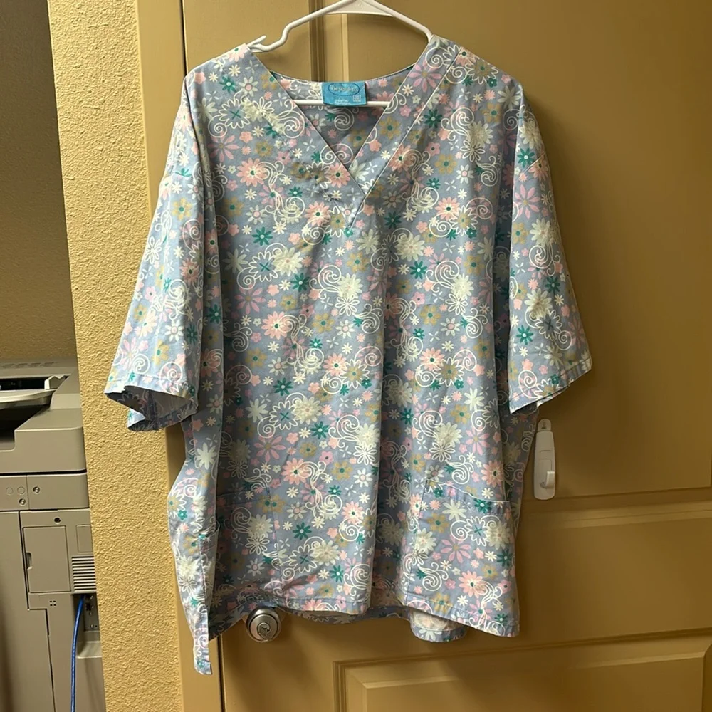 Scrub top - Picture 1 of 3